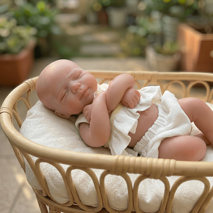 20cm Mini Reborn Baby Pascale aus Silikon mit geschlossenen Augen in gelbem Outfit