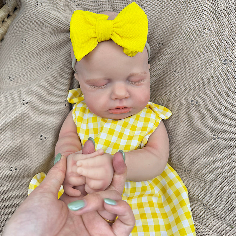 45 cm dehnbares Loulou Reborn Baby Mädchen aus Vollsilikon im gelben Karokleid