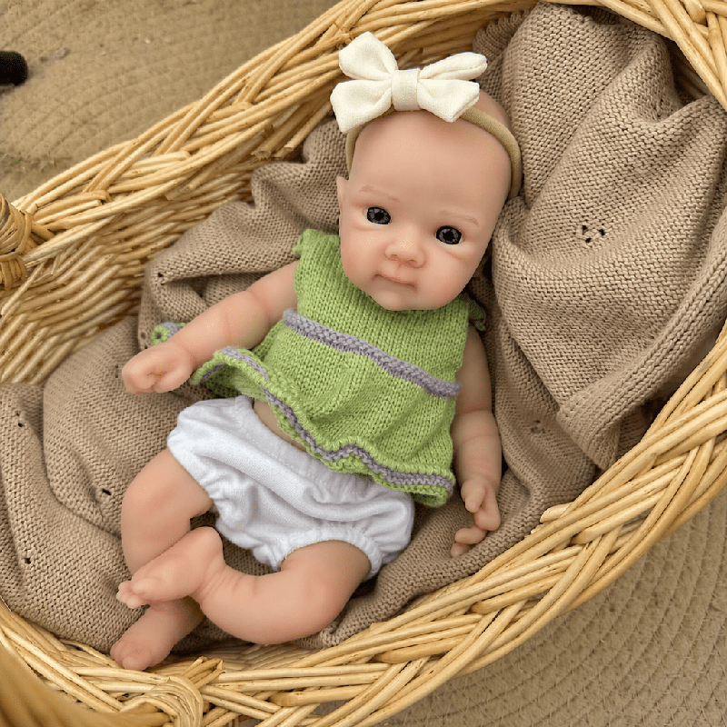 30cm Reborn Babypuppen Mädchen Bettie aus Vollsilikon im grünen Pullover