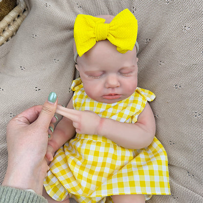 45 cm dehnbares Loulou Reborn Baby Mädchen aus Vollsilikon im gelben Karokleid