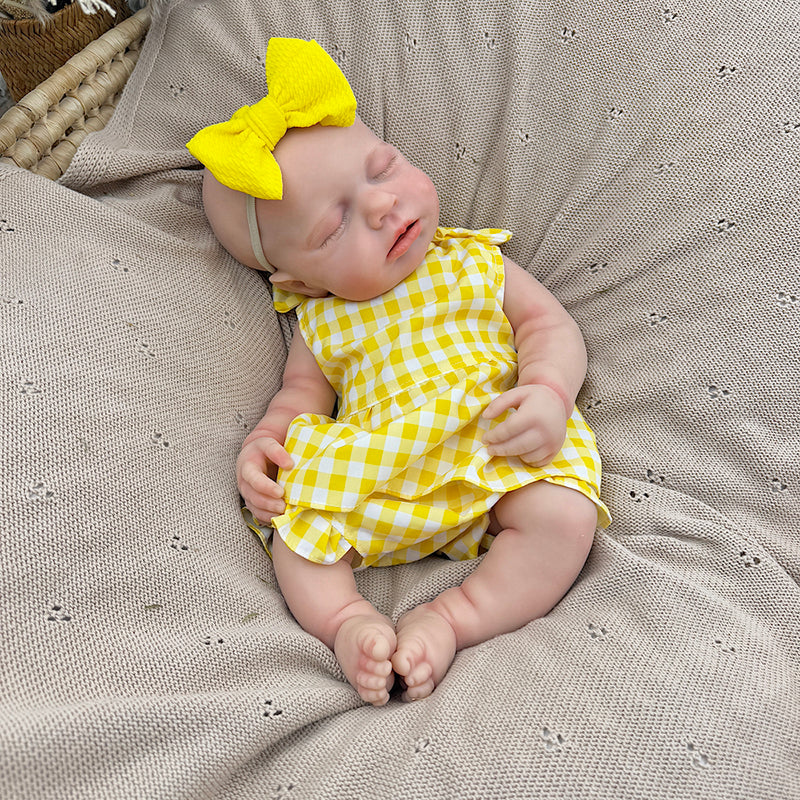 45 cm dehnbares Loulou Reborn Baby Mädchen aus Vollsilikon im gelben Karokleid