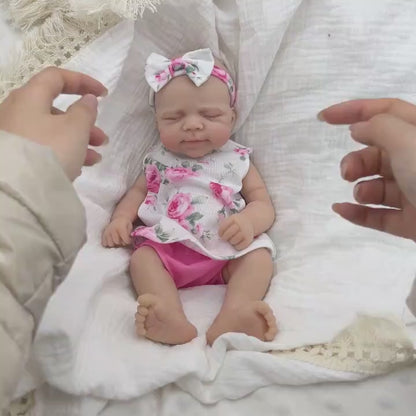 30 cm niedliche Pascale Reborn Puppe aus Vollsilikon in rosa geblümtem Outfit