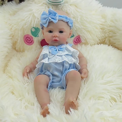 30 cm vollständig aus Silikon gefertigtes Reborn Baby Meadow Mädchen in blauer Kleidung mit weißen Punkten