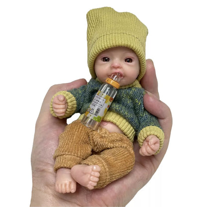 6-Zoll Mini Reborn-Puppe aus Vollsilikon lächelnd mit offenem Mund und offenen Augen